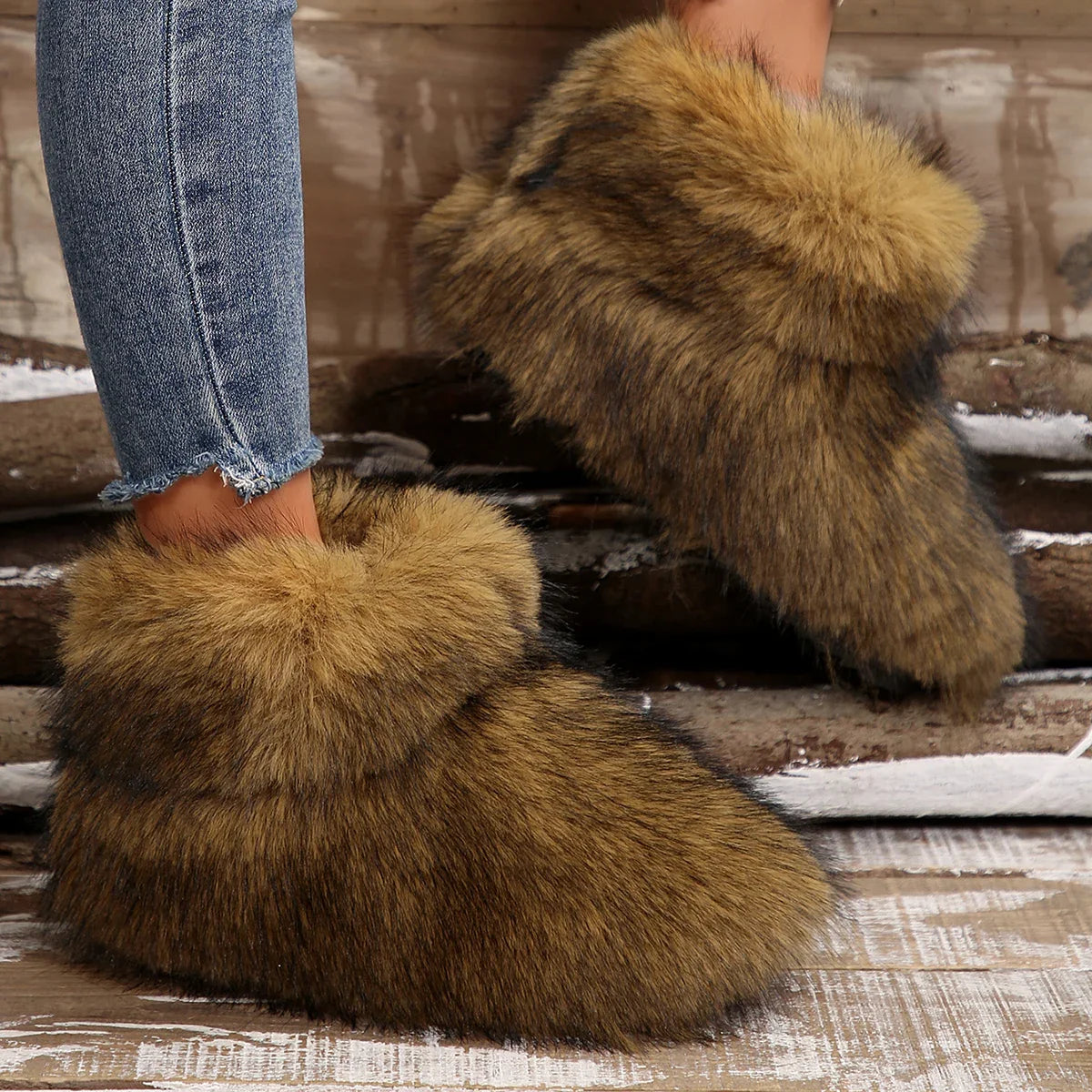 Women's Winter Snow Boots Outdoor Luxury Furry Faux Fox Fur Boots Woman Plush Warm Platform Shoes New Fashion Bottes Big Size