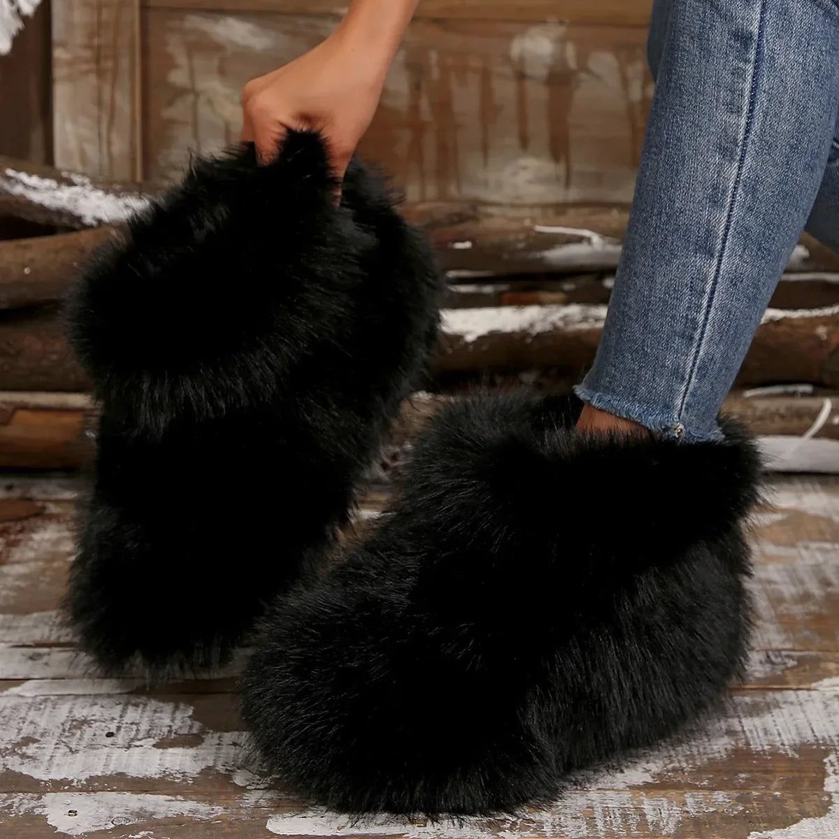 Women's Winter Snow Boots Outdoor Luxury Furry Faux Fox Fur Boots Woman Plush Warm Platform Shoes New Fashion Bottes Big Size