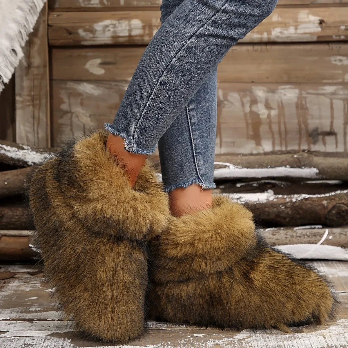 Women's Winter Snow Boots Outdoor Luxury Furry Faux Fox Fur Boots Woman Plush Warm Platform Shoes New Fashion Bottes Big Size